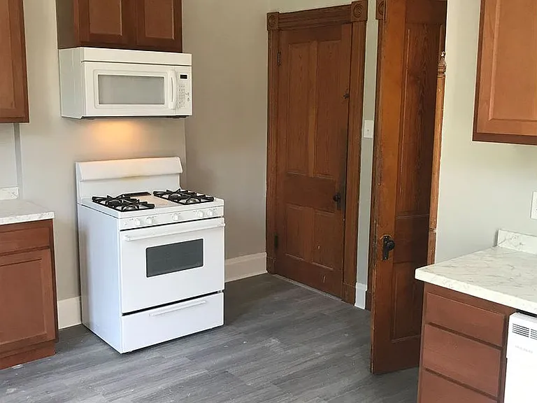 3255 Bishop St — Photo 1