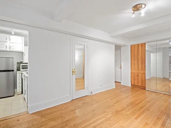 304 West 75th Street image 7 of 11