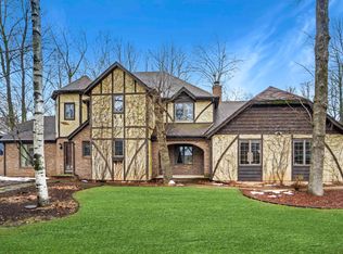 621 E Meadow Grove Blvd, Appleton, WI 54915