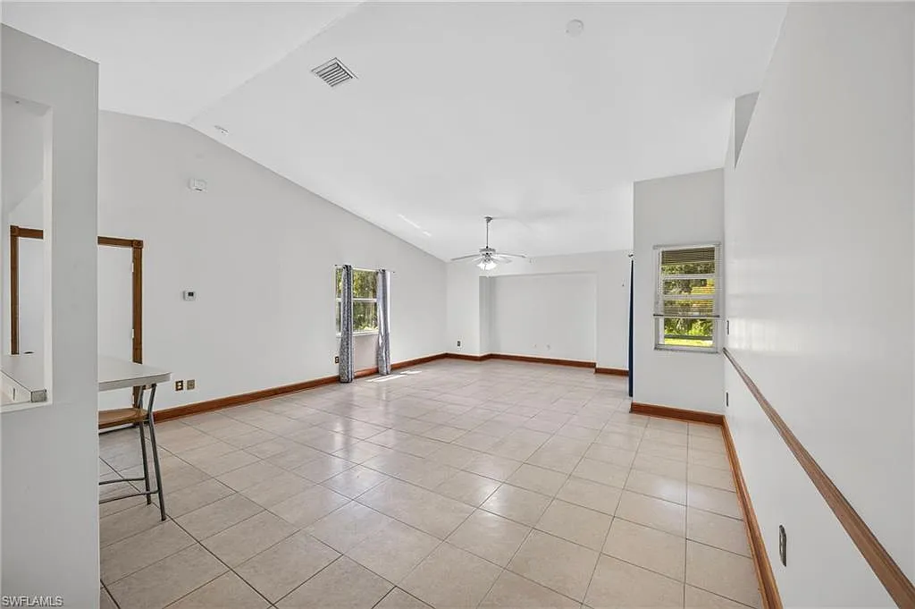 3 bed, 2.0 bath, 1374 sqft, $2,300 — Photo 4