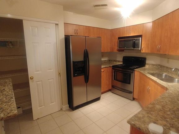 3rd image of 4570 Laclede Ave APT 205