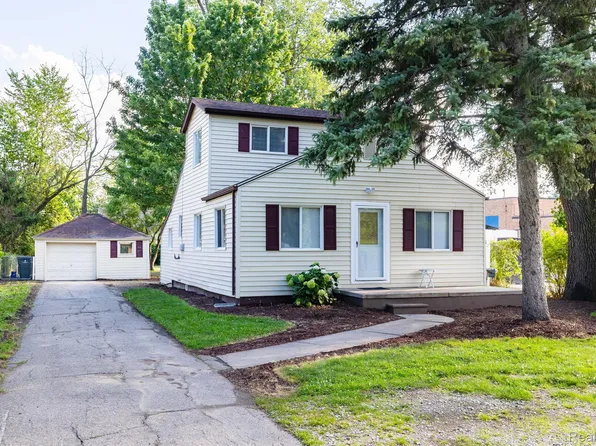 21718 Maxine St, Saint Clair Shores, MI 48080