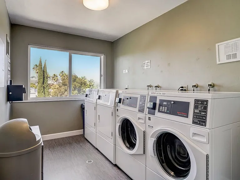 Penthouse Apartments | Spacious 1 & 2 Bedroom Apartments Near SDSU — Photo 7