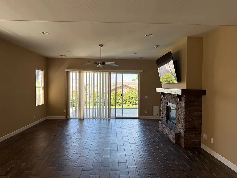 2206 Calgary Dr — Photo 10
