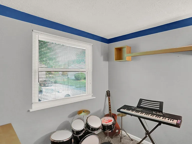 7915 Broadview Dr — Photo 22