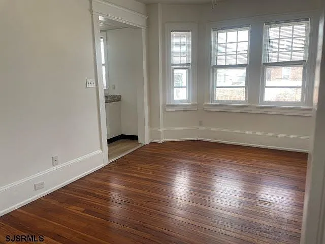 2 bed, 1.0 bath, $1,900 — Photo 3