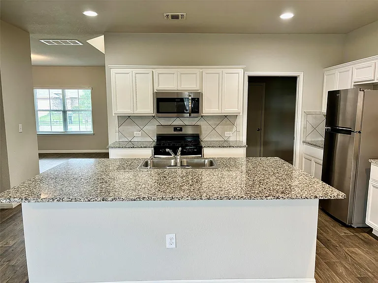 1905 Alamo Heights Ave — Photo 5