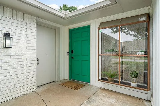 S Darlington Ave — Photo 36