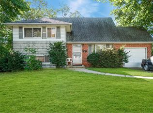 4 Rosalie Pl, Commack, NY 11725