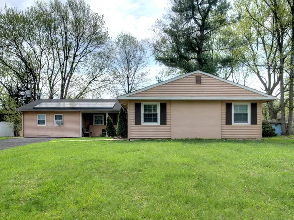 24 Edgewater Ln, Willingboro, NJ 08046