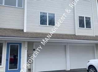 700 East St APT G, Walpole, MA 02081