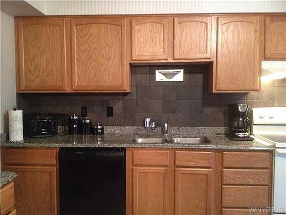 5th image of 121 Theresa Ct
