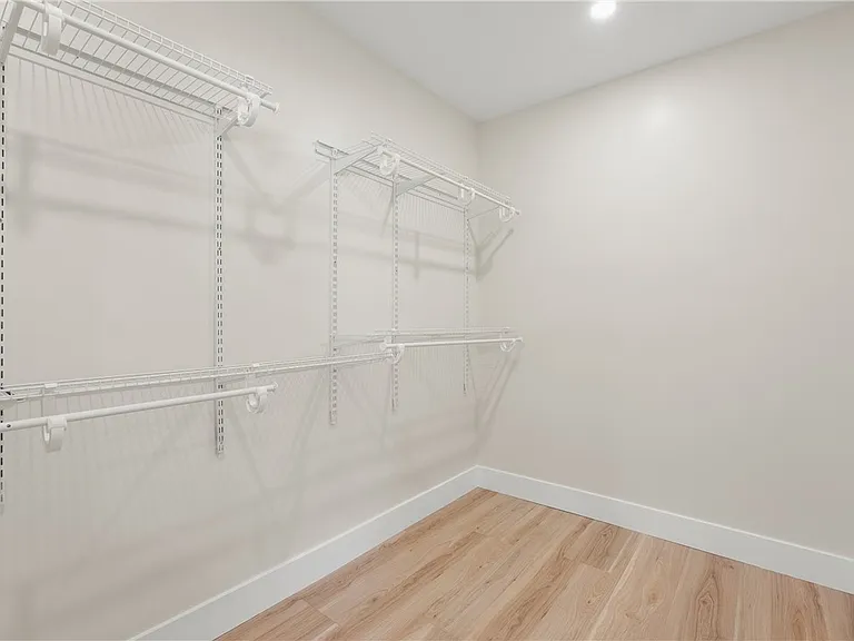 14926 Kittridge St — Photo 10