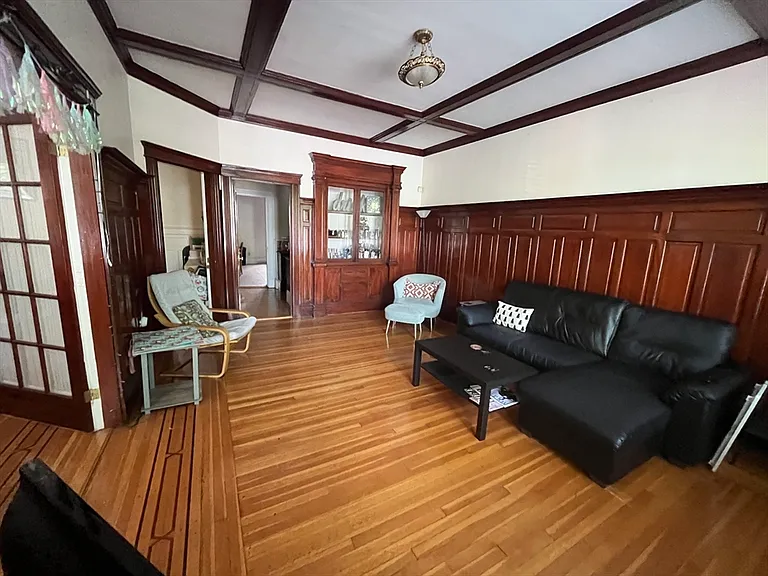 1033 Beacon St #1 — Photo 4
