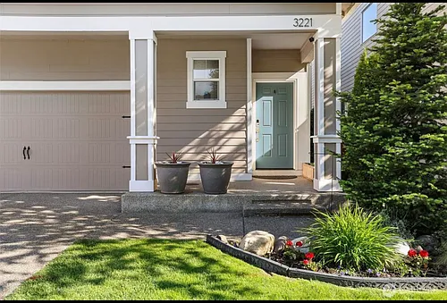 3221 Hanna Dr NE Photo 1