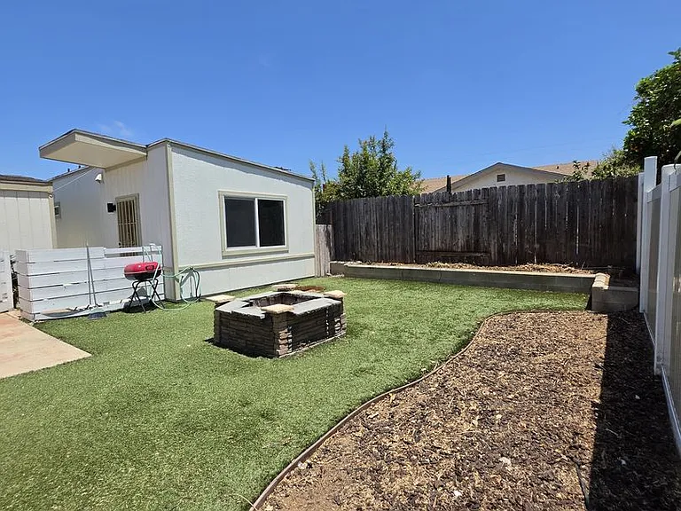 1319 Thermal Ave — Photo 33
