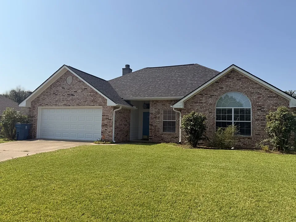 1816 Waterton Cir