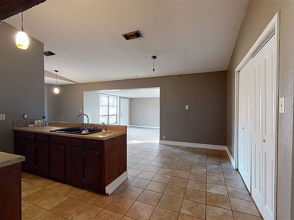 5th image of 3 S Pineview Dr
