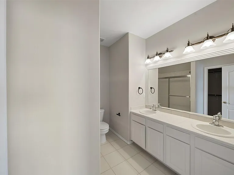 16 Regency Point — Photo 23
