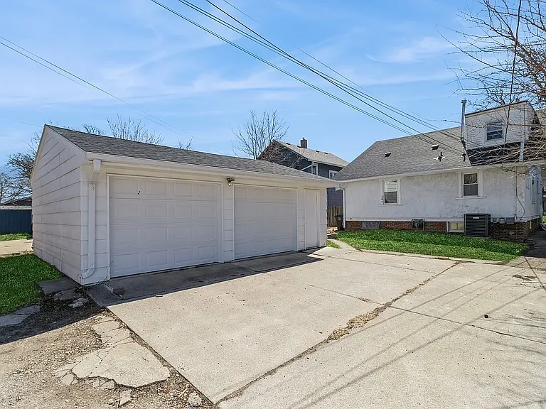 829 Clinton Ave — Photo 14