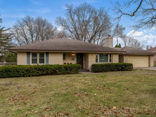 3704 Highcrest Rd, Rockford, IL 61107