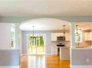 7 Stratton Woods Ln, Cumberland, ME 04021