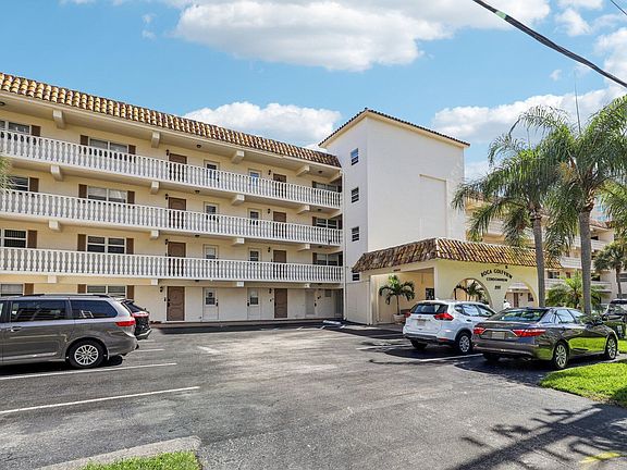 3rd image of 200 E Royal Palm Rd