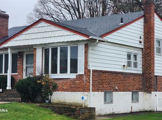 18 Hilary Lane, Westbury, NY 11590