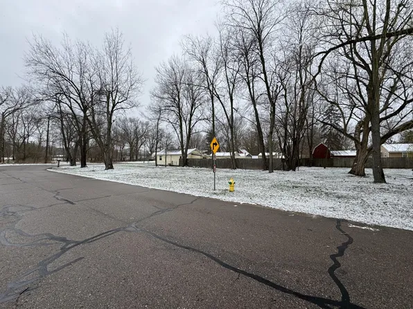 709 Ruth St, Portage, MI 49002