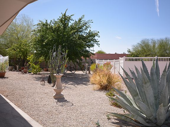 SIDE YARD