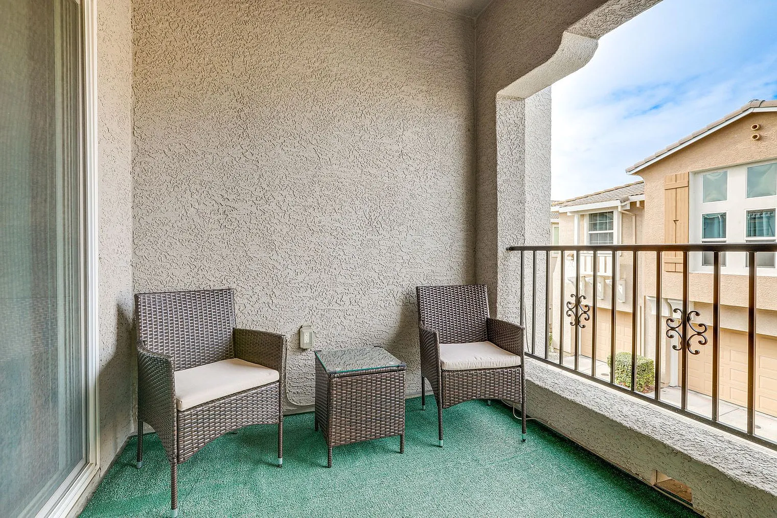 2 bed, 2.0 bath, 1237 sqft, $3,526 — Photo 4