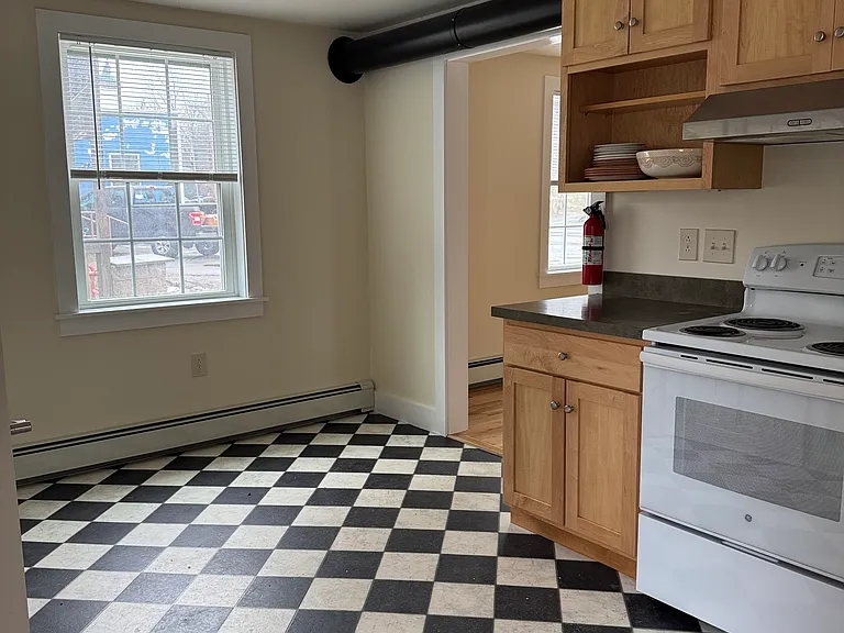 120 Main St #B — Photo 1