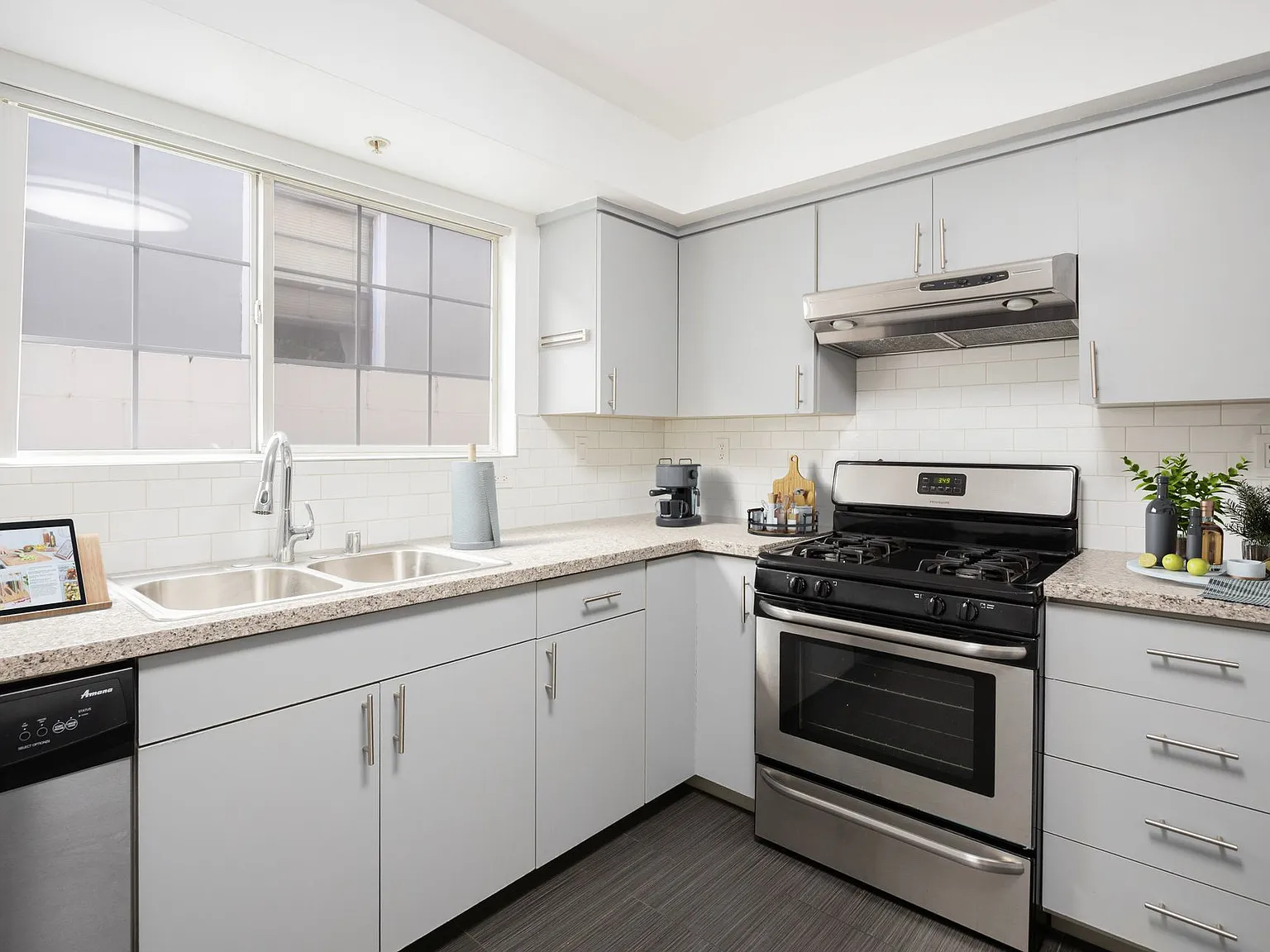 1817 Garfield Pl — Photo 1