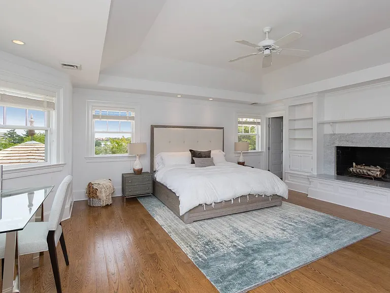 4 Hobart Ln — Photo 17