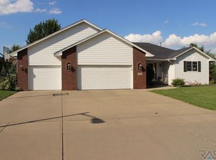 7108 W 22nd St, Sioux Falls, SD 57106