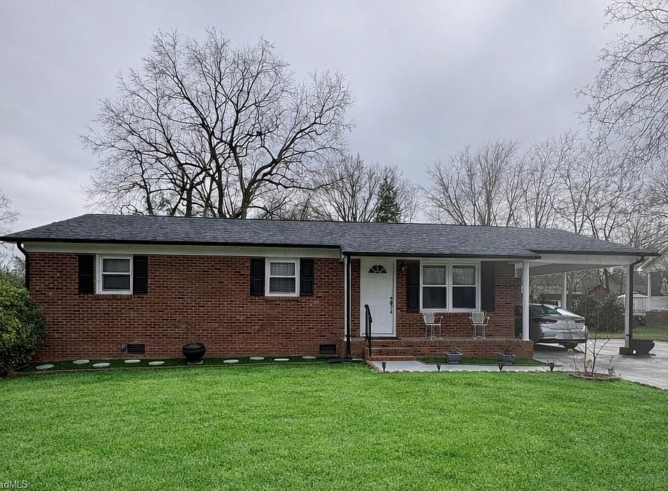 1st image of 324 Autumn Dr