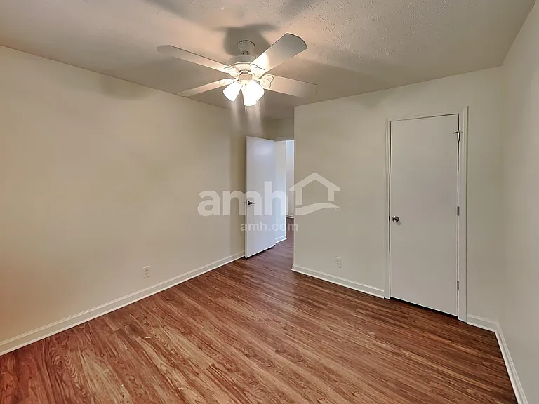 300 Ella St — Photo 13