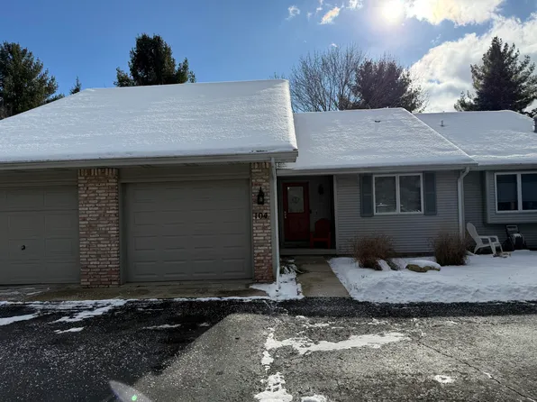 104 E Gatehouse Dr, Edmore, MI 48829