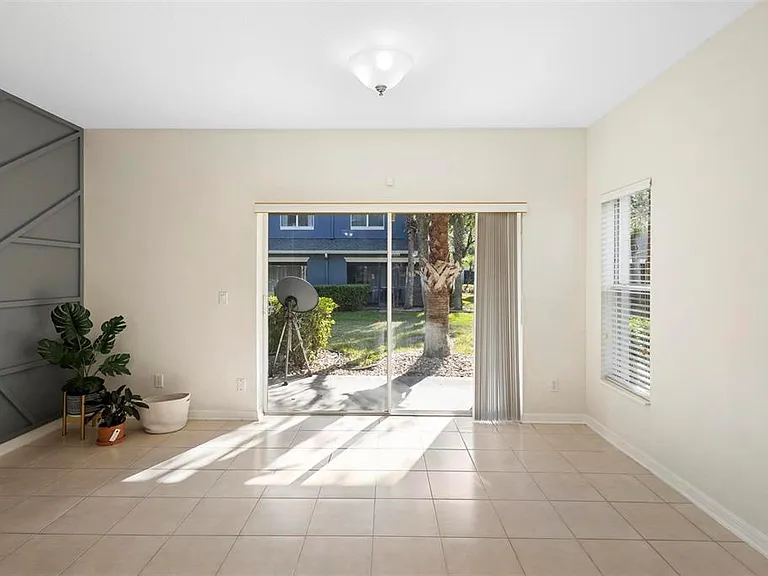 Wilshire Way Rd — Photo 17