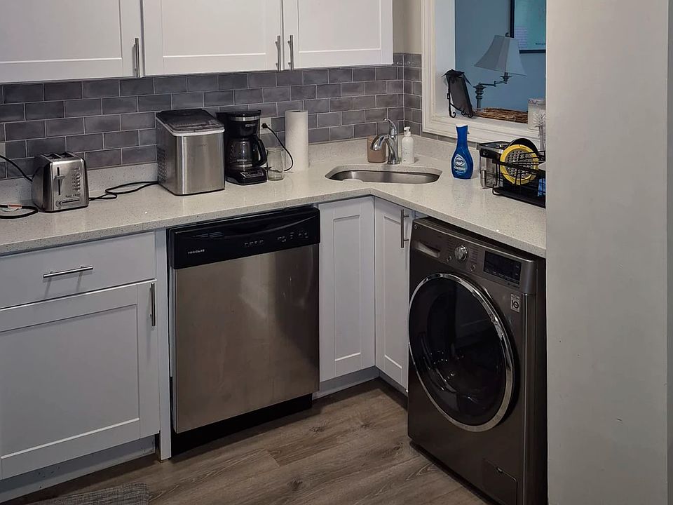 1st image of 854 W George St APT 2