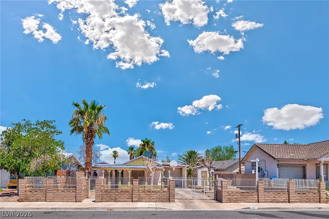 2 bed, 1.0 bath, 1025 sqft, $1,500 — Photo 1