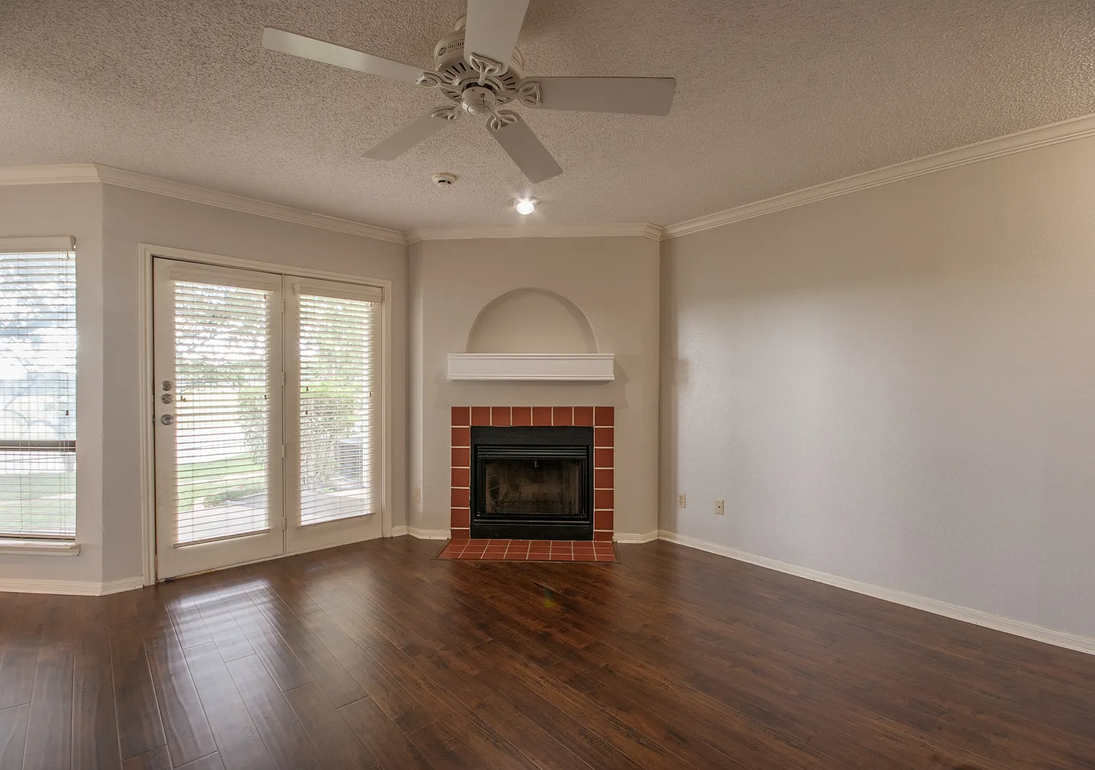 2 Bedroom / 2 Bath Condo Off of Far West — Photo 2