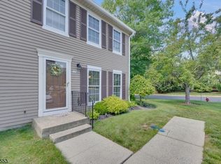 113 Prestbury Ln, Somerset, NJ 08873