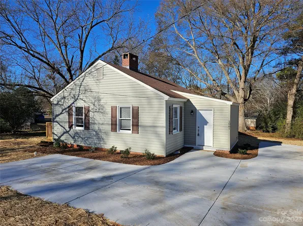 1061 Grace Ave, Lancaster, SC 29720