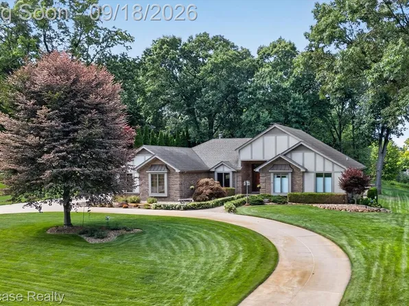 1179 Eagle Nest Ct, Milford, MI 48381