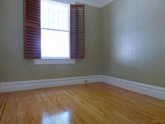 3rd image of 195 Steiner St