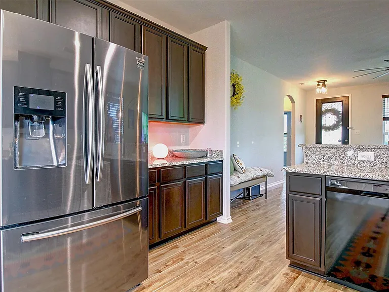 1409 Ellis Ln — Photo 12
