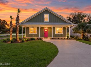 709 Adams St, Darien, GA 31305