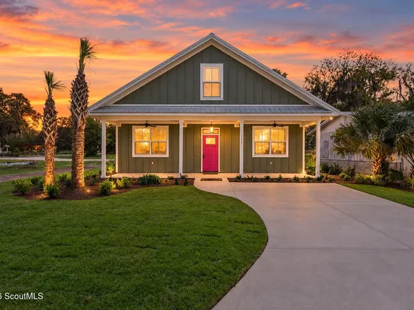709 Adams St, Darien, GA 31305