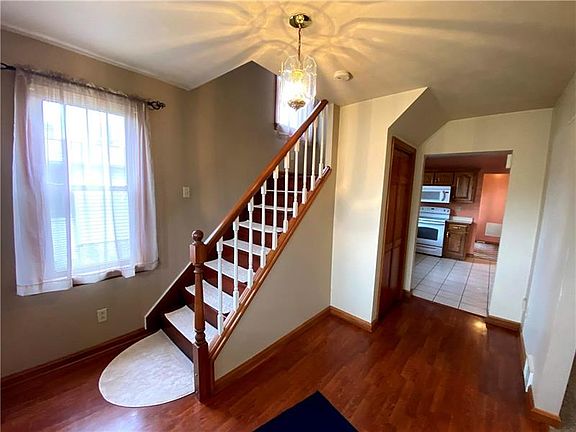 3rd image of 221 Hazen Ave